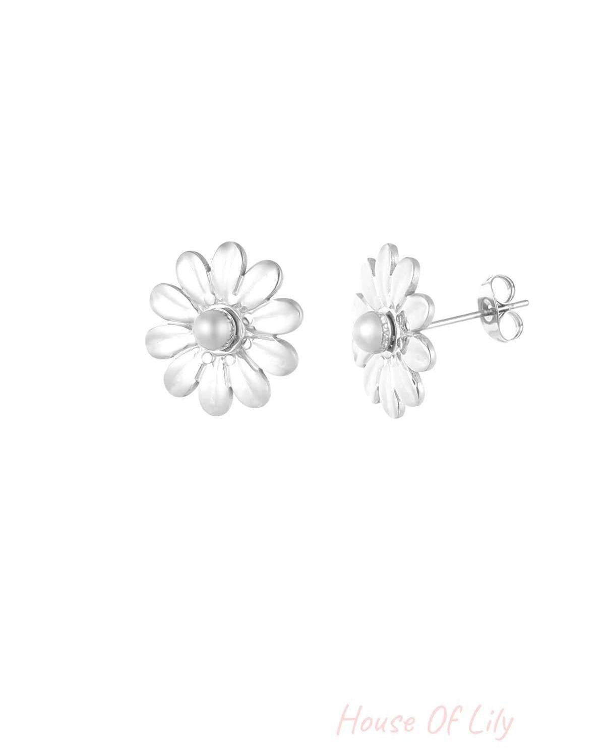 Silver daisy flower stud earrings with smooth rounded petals on white background