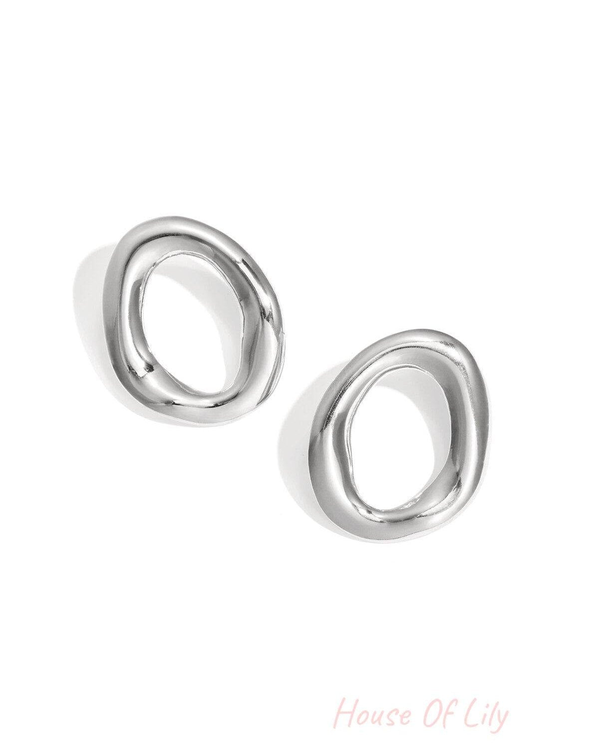 Oval earrings with an organic shape