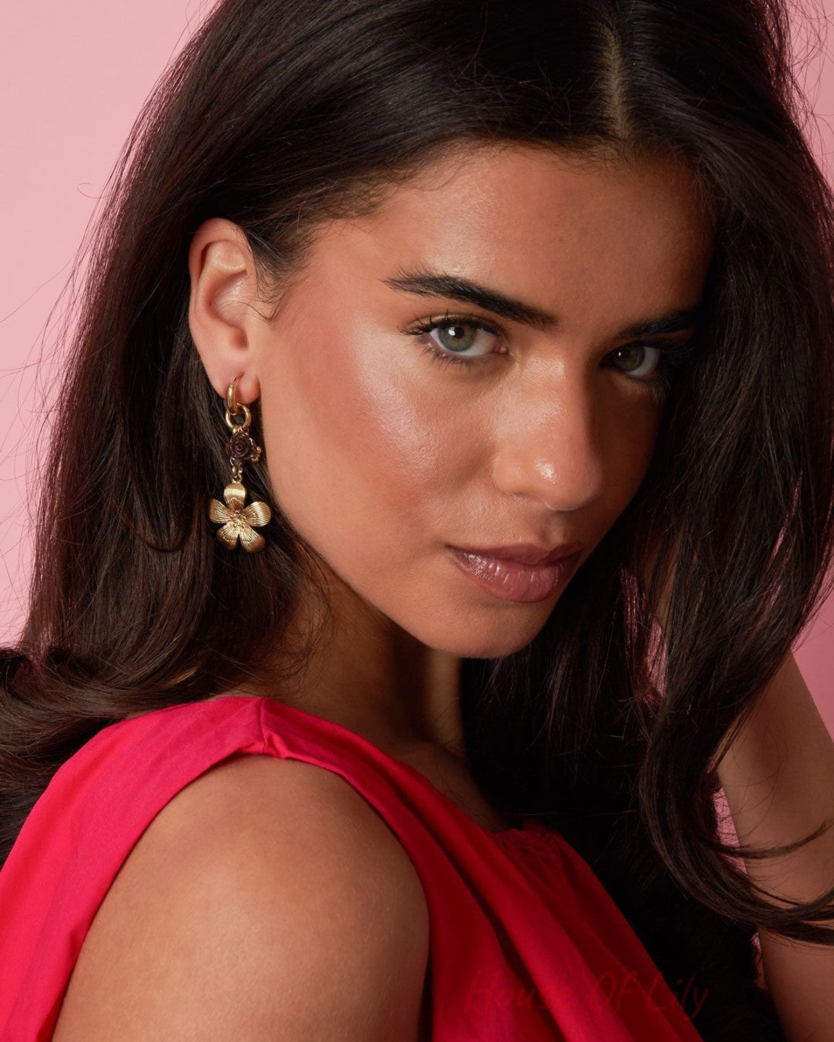 Earrings with flower pendants in various sizes