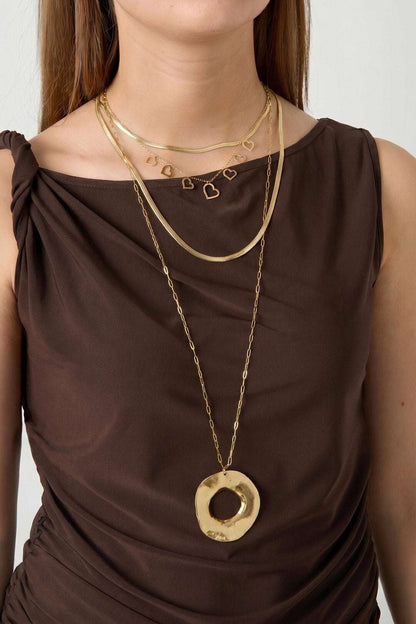 Necklace with statement pendant Aura