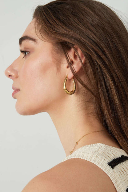 drop shaped earring with links