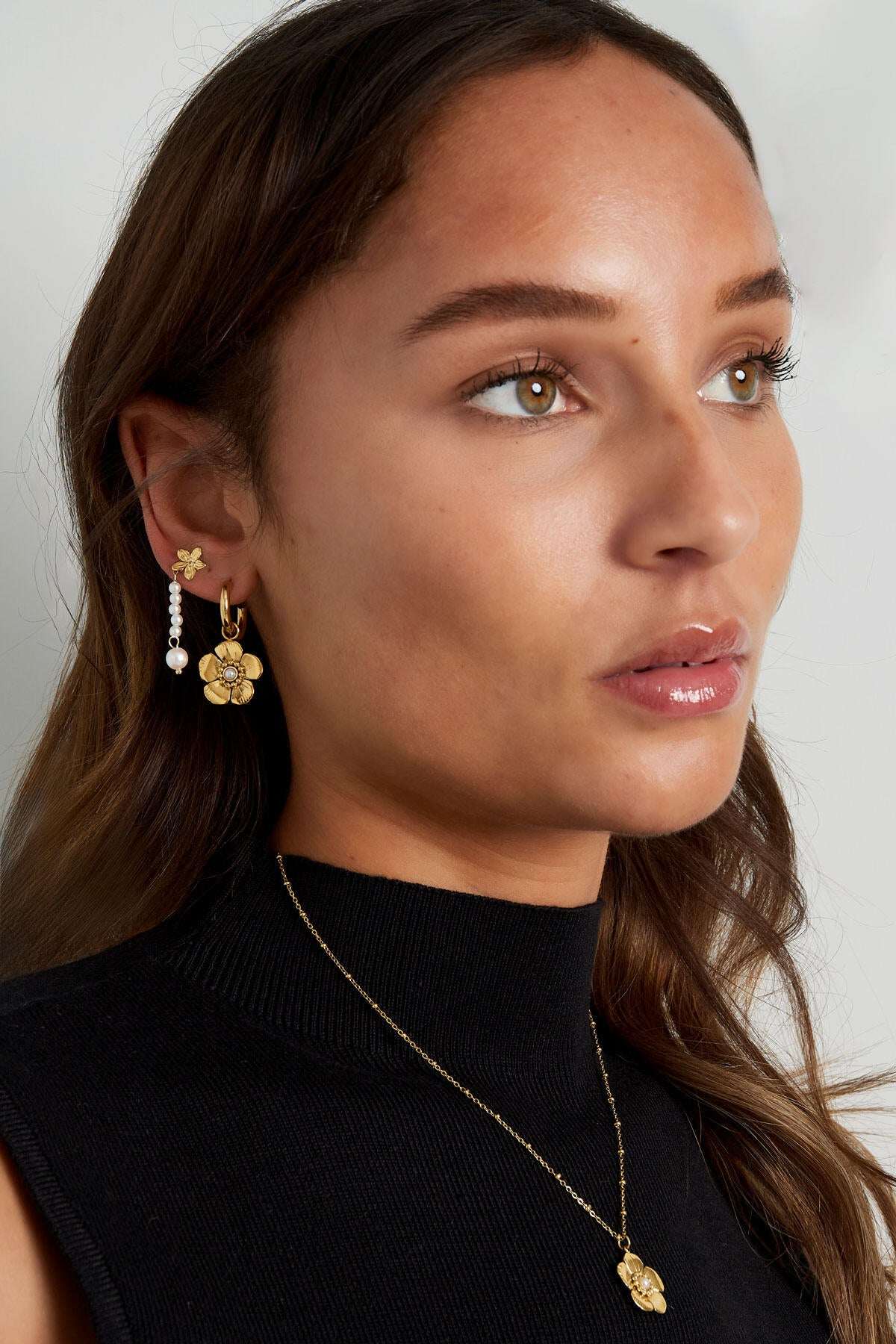 earring with cute flower pendant