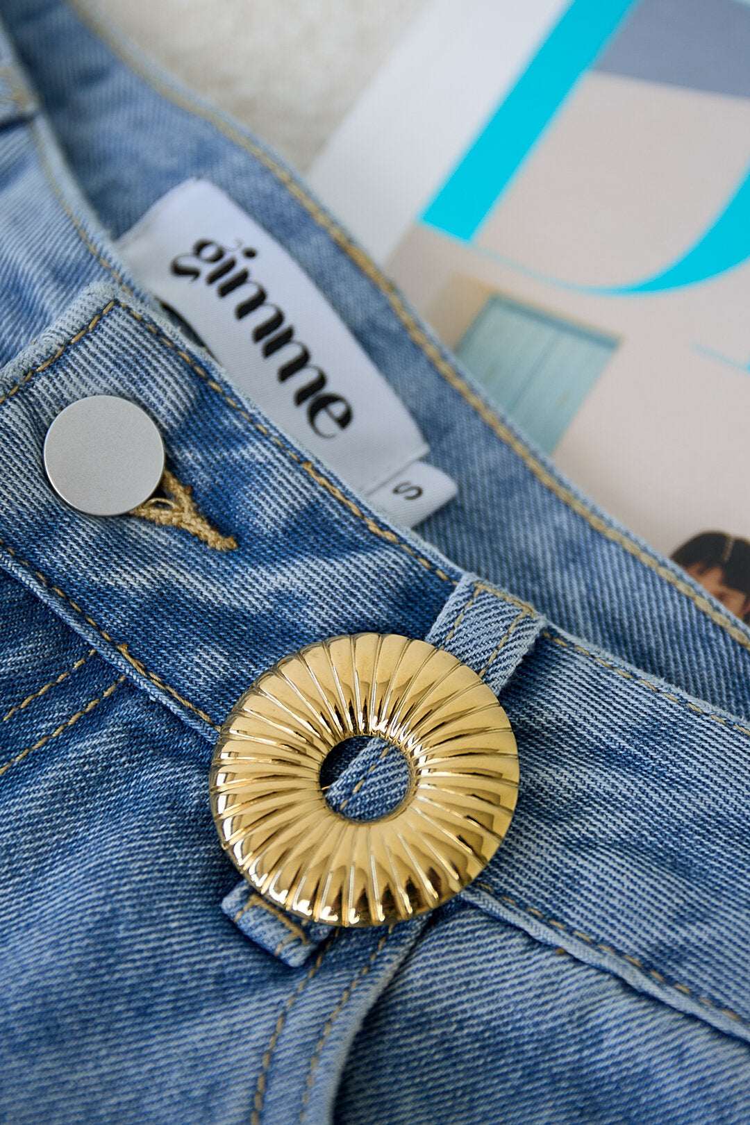 Brooch hairpin circle with striped pattern