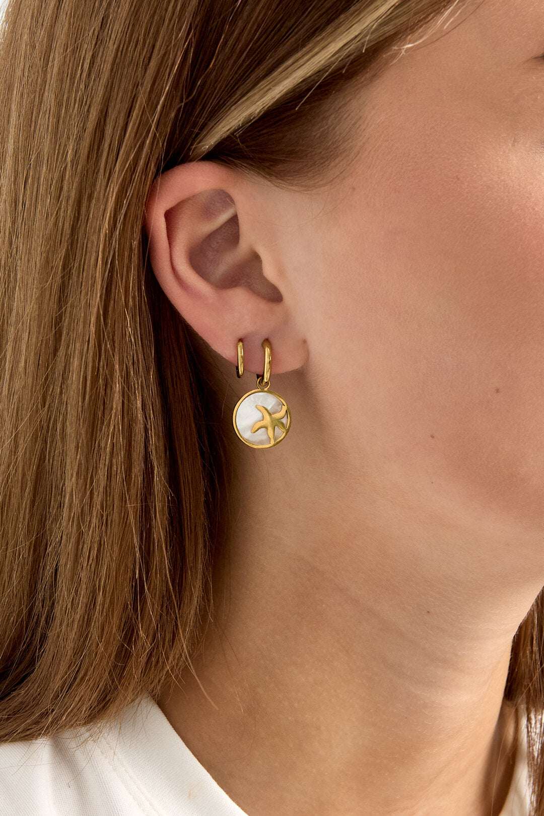 Earrings with starfish in circle