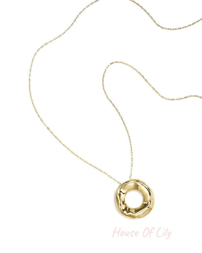 Elegant Long Necklace in Silver and Gold for All Occasions
