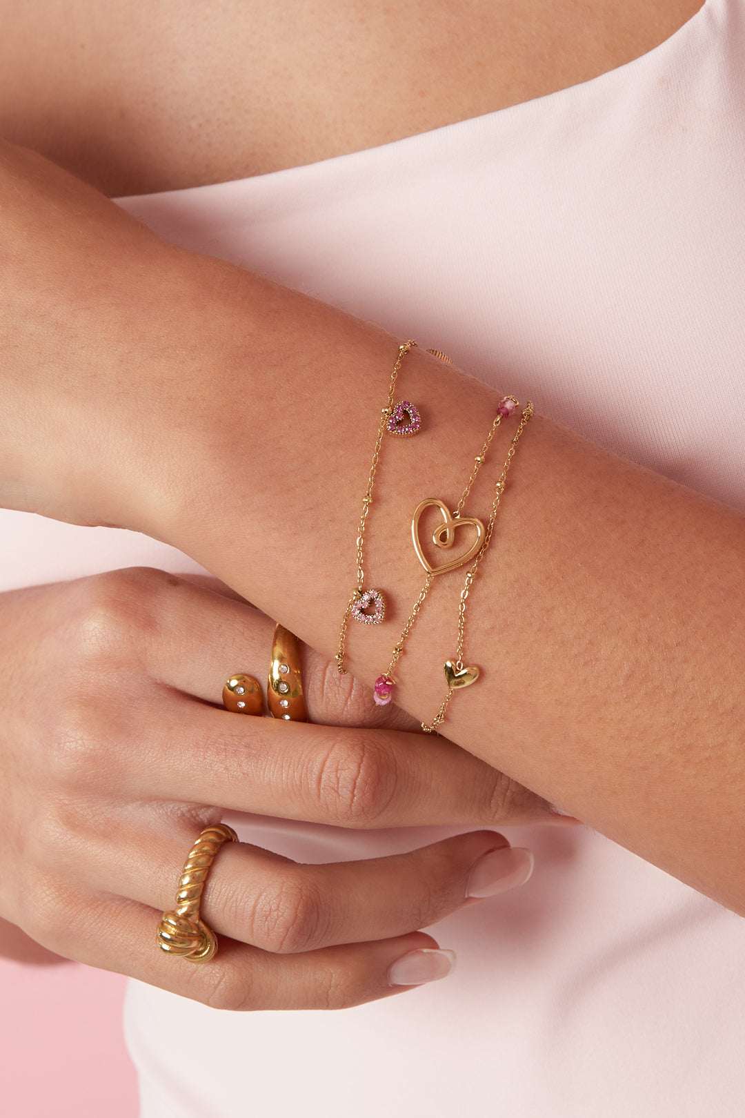 Bracelet with pink stones in hearts