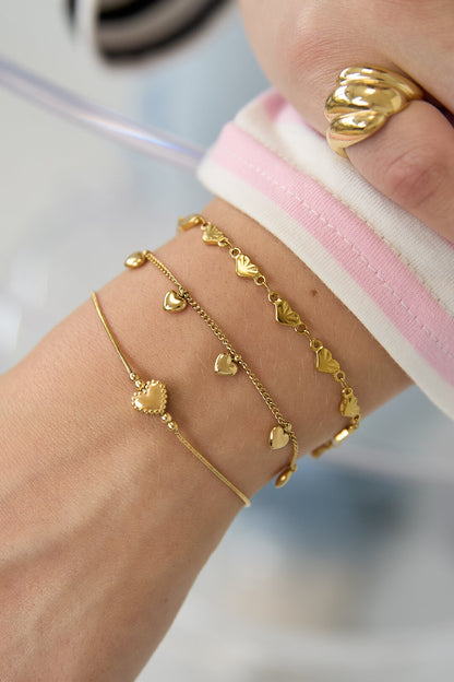 Minimalist bracelet with decorated heart