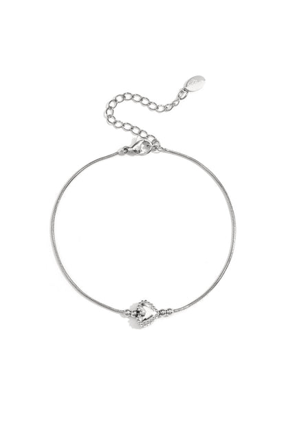 Minimalist bracelet with decorated heart