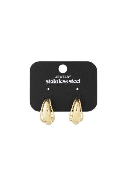 Chunky gold-plated stainless steel hoop earrings featuring a smooth center with detailed, textured side edges.