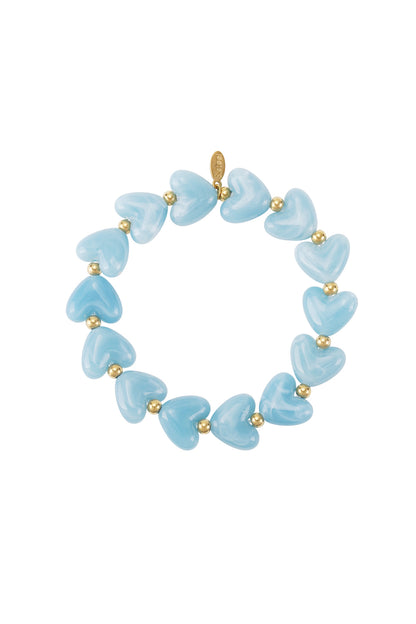 Light blue marbled heart beaded stretch bracelet with gold accent beads on white background