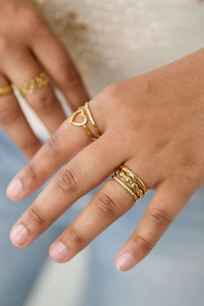 3-layer ring with round details and stones