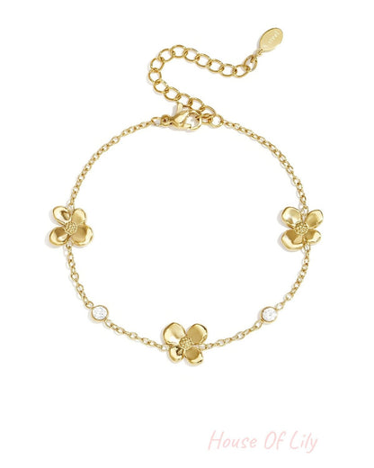 Elegant Flower Charm Bracelet for Everyday Sparkle