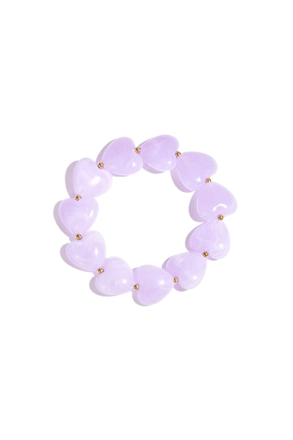 Peach marbled heart bead stretch bracelet on white background