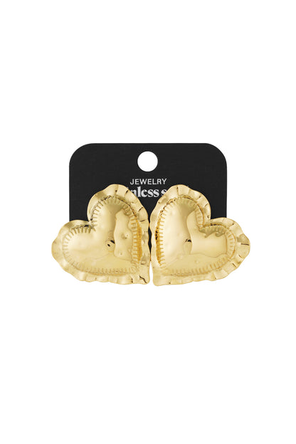 Y2K Puffy Vibe gold-tone heart stud earrings with a textured, scalloped edge design on a black display card.