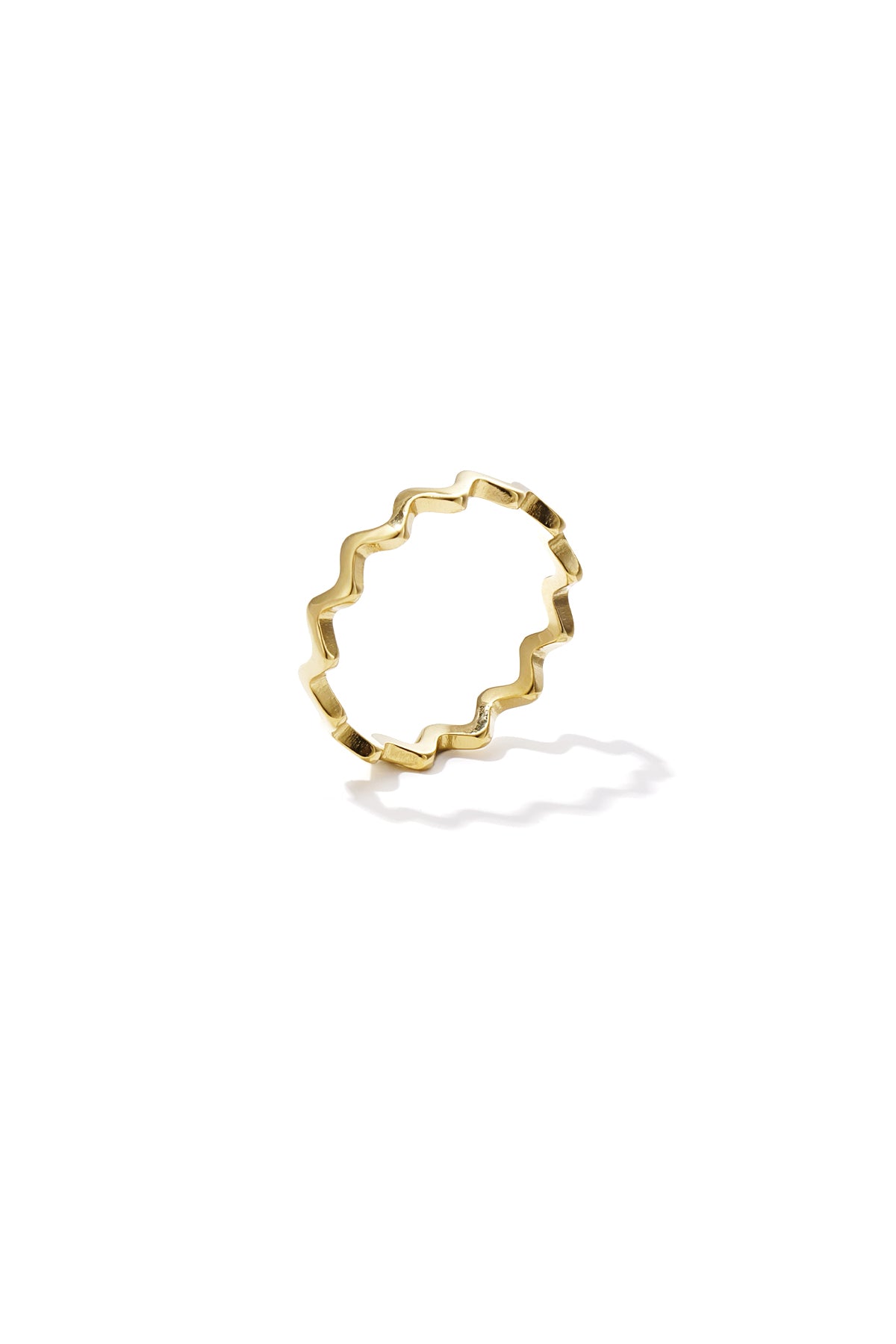 Gold wavy minimalist ring with irregular zigzag design on white background