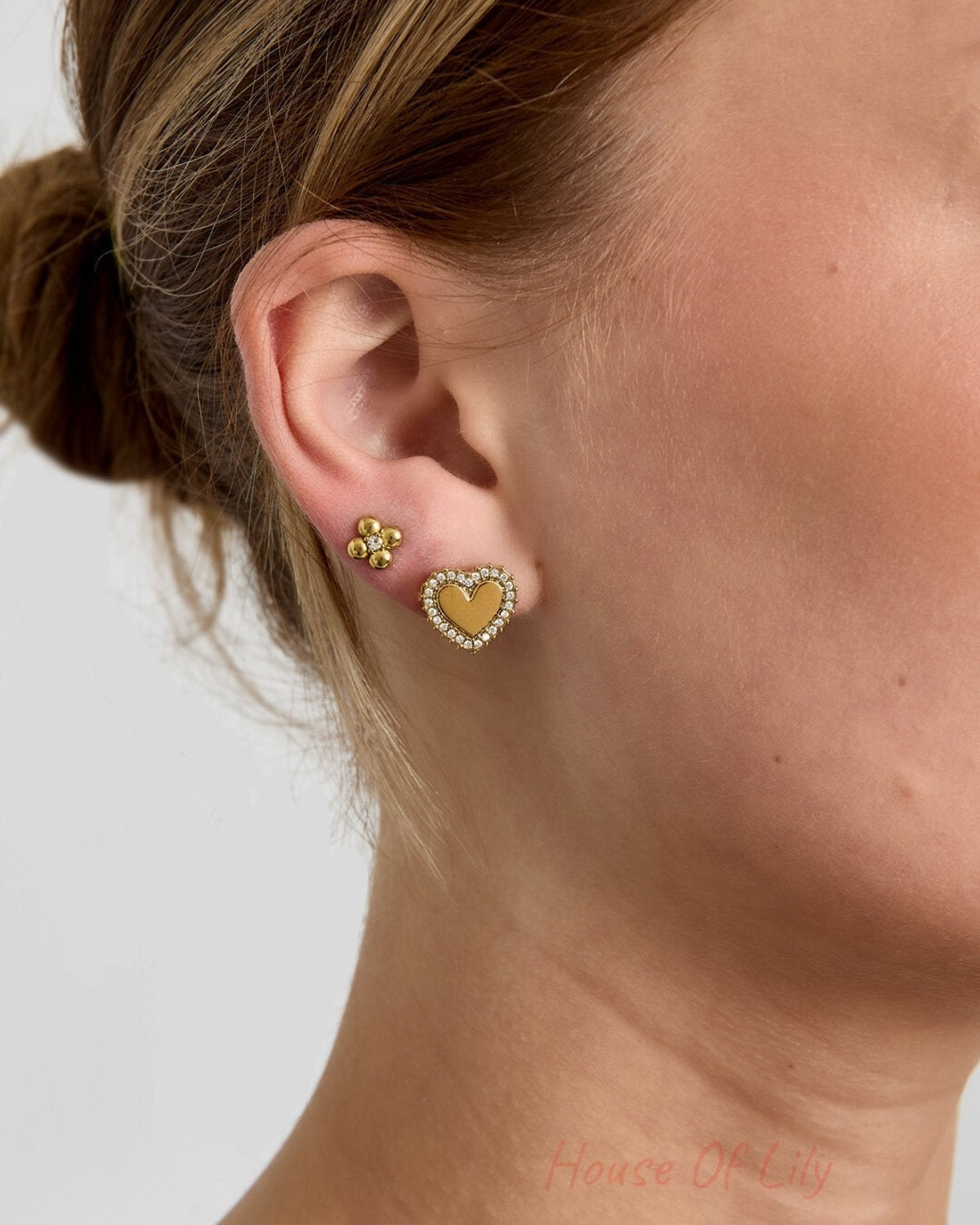 Heart-shaped stud earrings with set edges