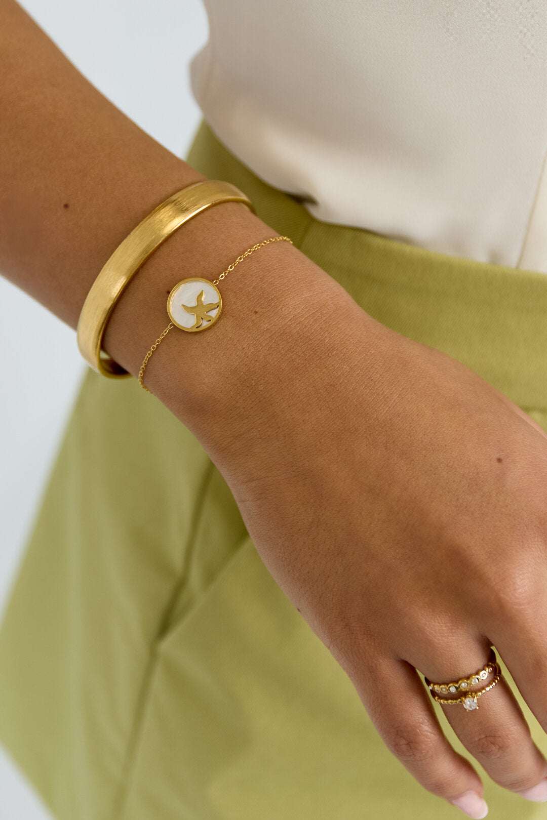 Bracelet with starfish in circle