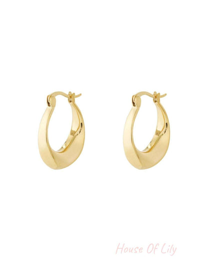 Curve hoop earrings