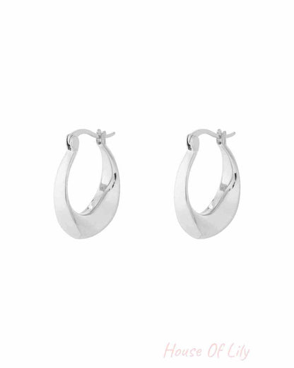 Curve hoop earrings