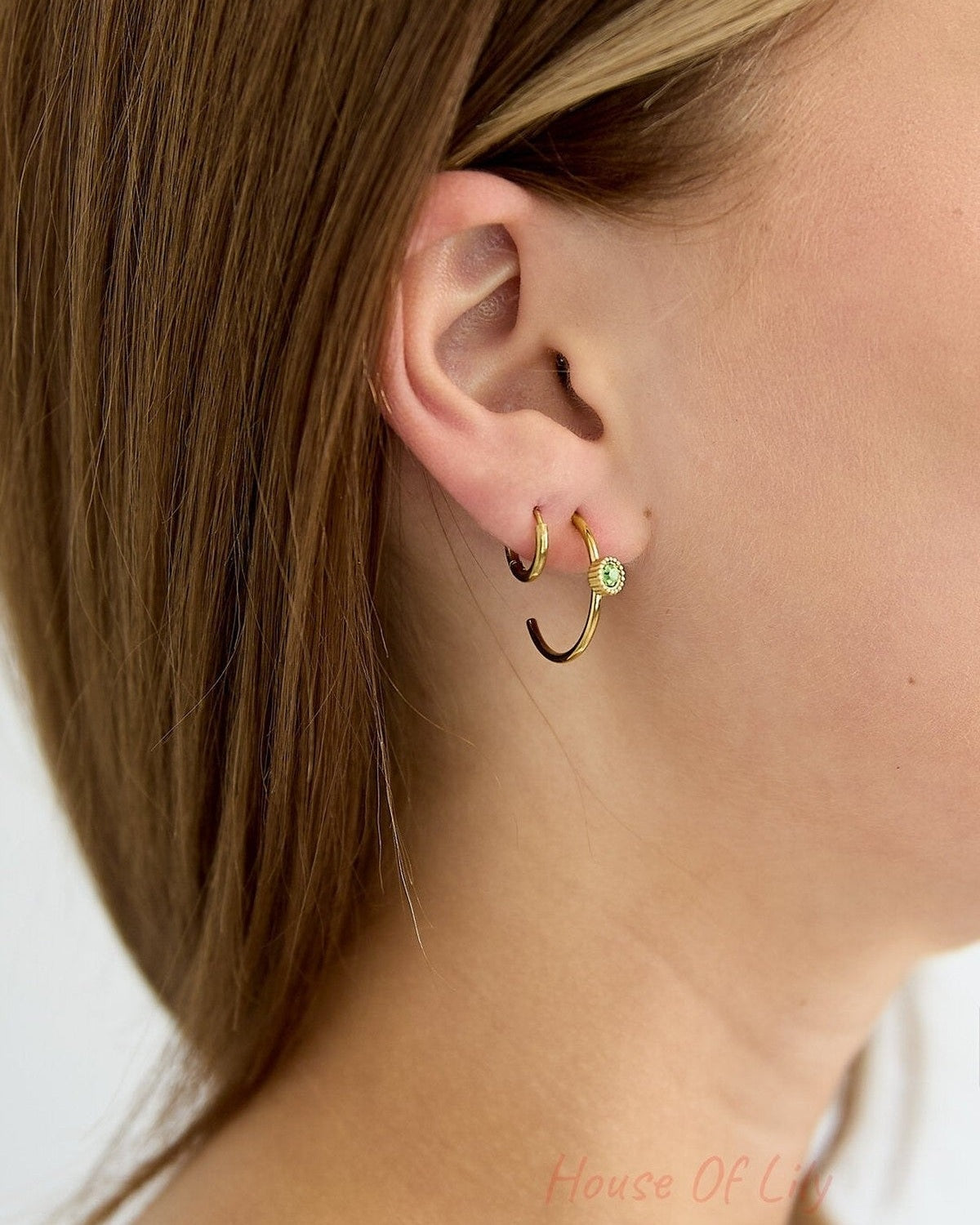 Hoop earrings with round stone