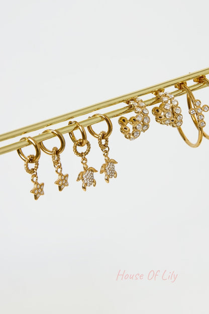 Earrings with a dangling turtle