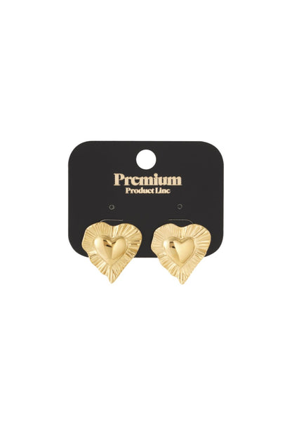 Gold-tone heart stud earrings with a textured, pleated border on a black display card. Y2K-inspired style.