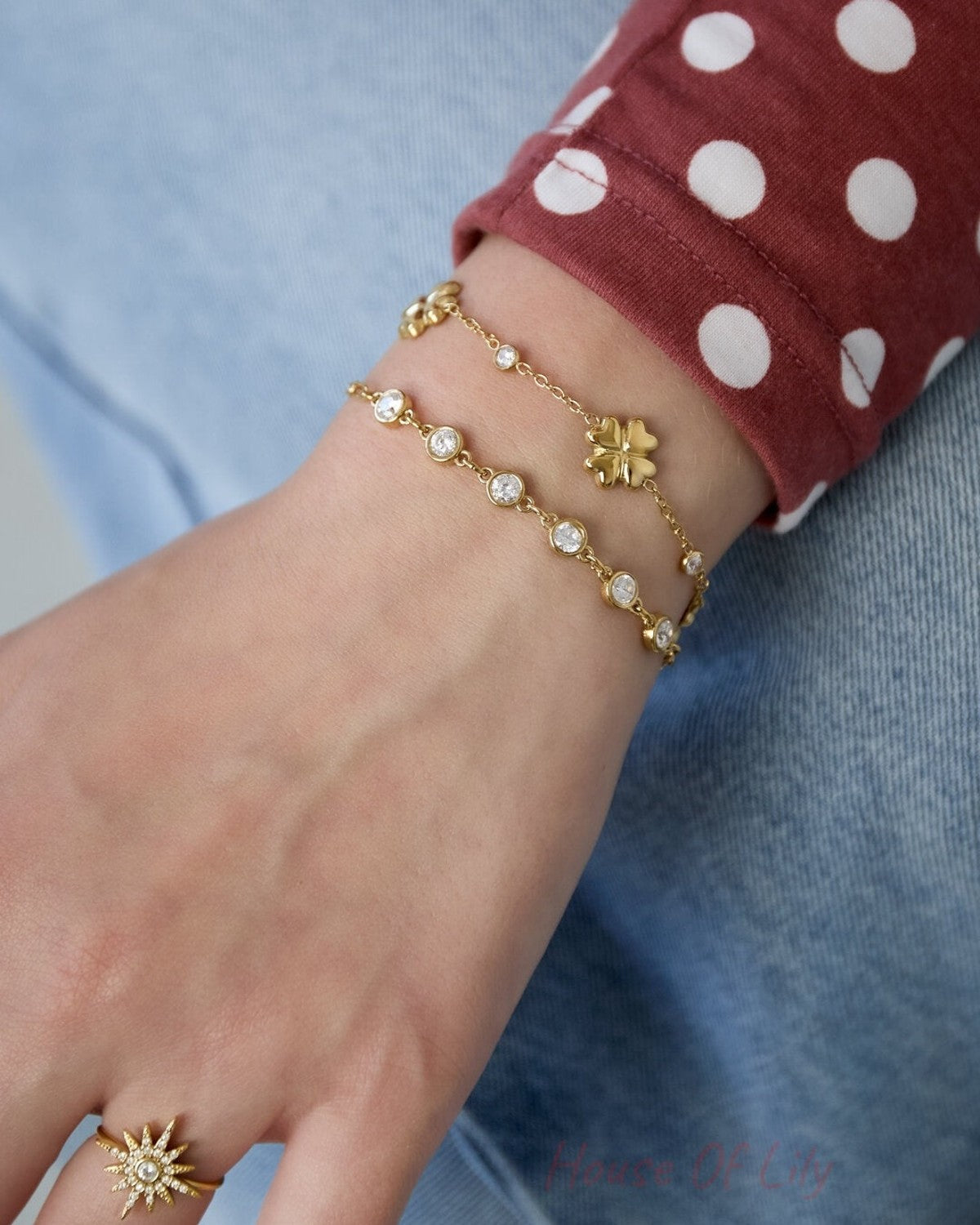 Clover bracelet with alternating stones