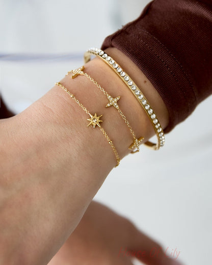 Bracelet with clover motif and inlaid clovers