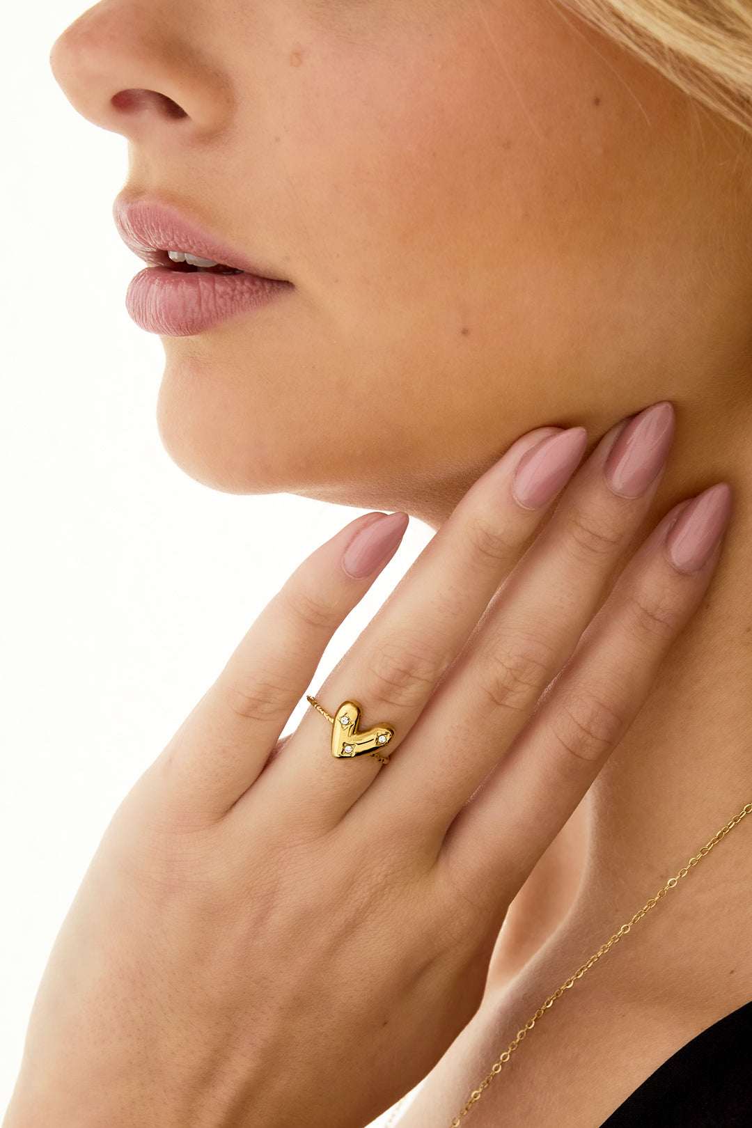 Adjustable ring with decorated heart
